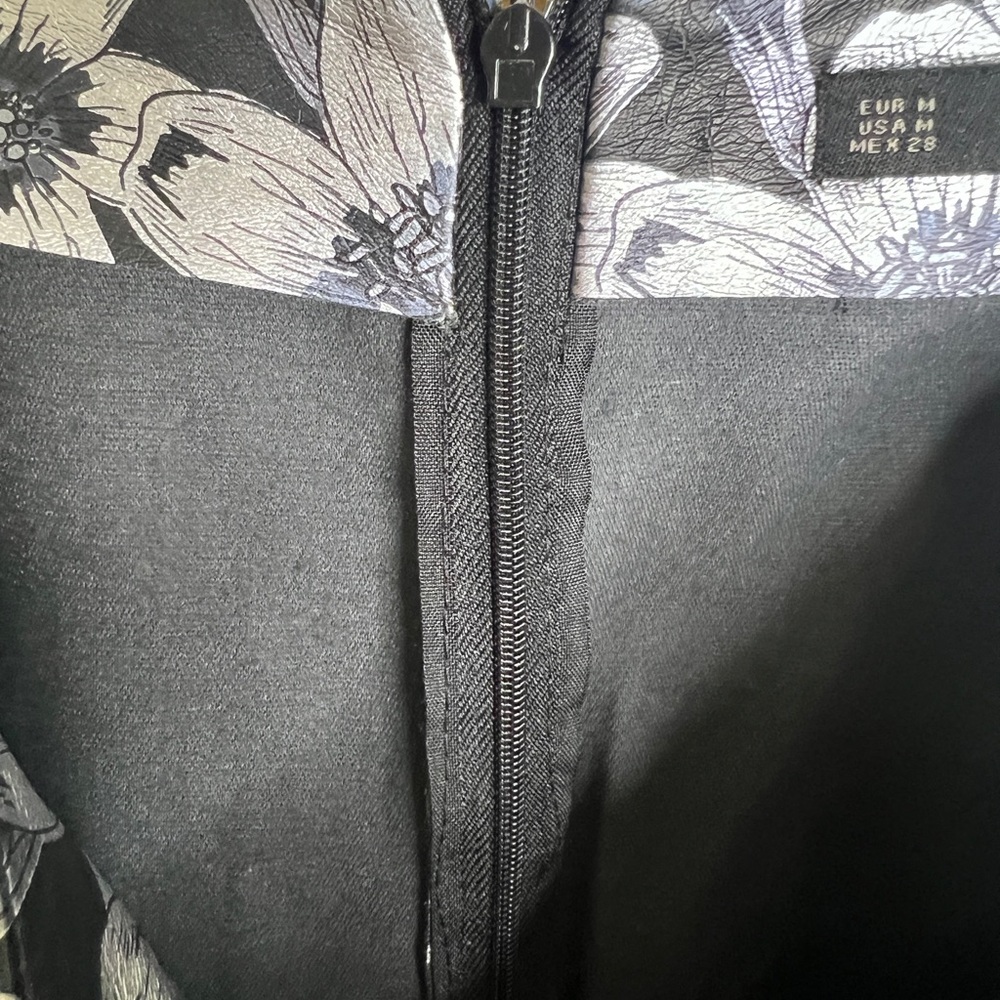Zara women’s black Silver Faux leather floral ruffle pelium mini skirt size M - Picture 7 of 9